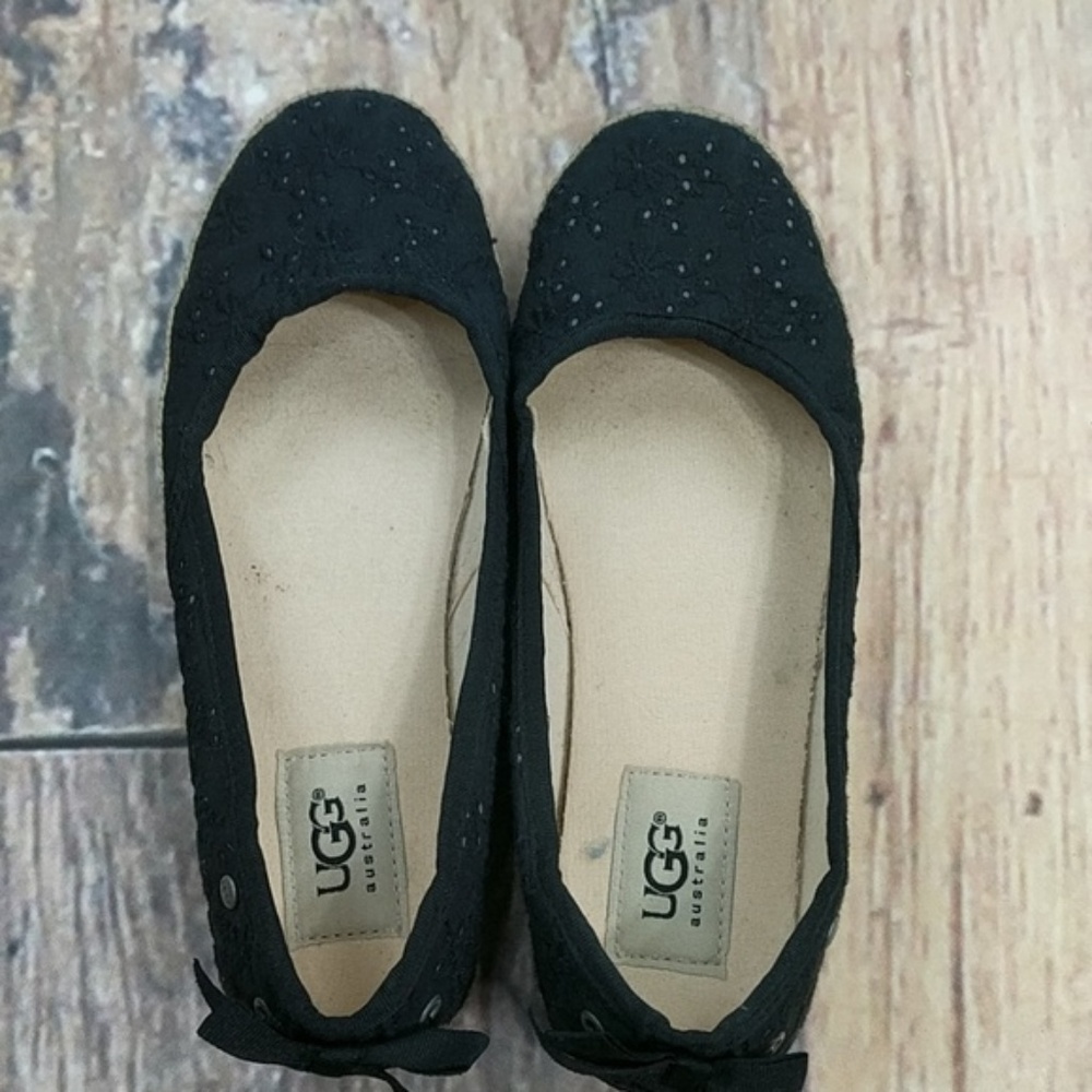 UGG Australia Girls K Tassy Eyelet Flat Slip On Shoes 1004022K Size 3 Black - Picture 3 of 7